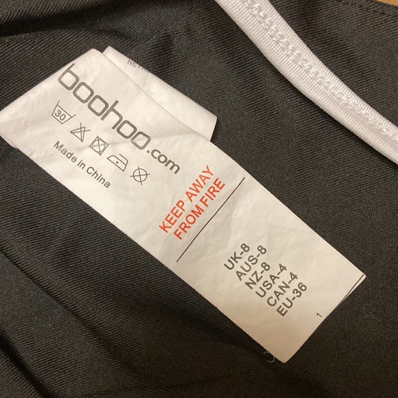 Boohoo Strappy Crop Top - Picture 3 of 6